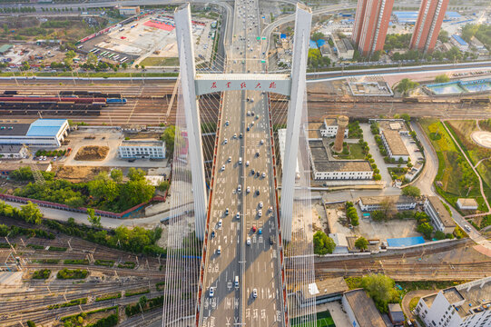 航拍郑州农业路大桥都市天际线