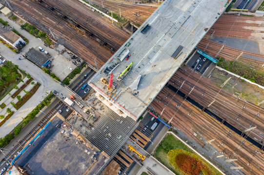 郑州彩虹桥跨铁路桥梁在建工地