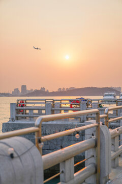 港口码头城市风光日落夕阳