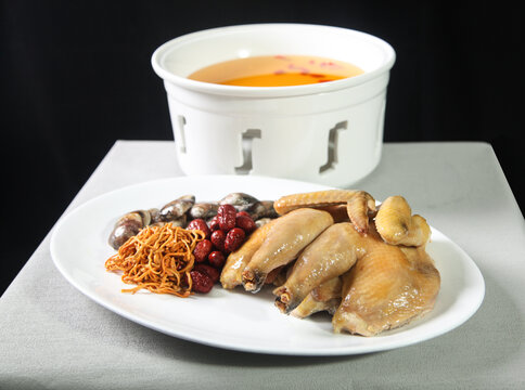 養(yǎng)生土雞燉文蛤