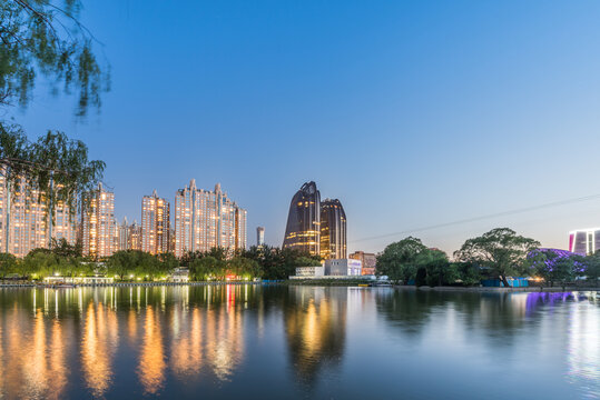 中国北京朝阳公园夜景