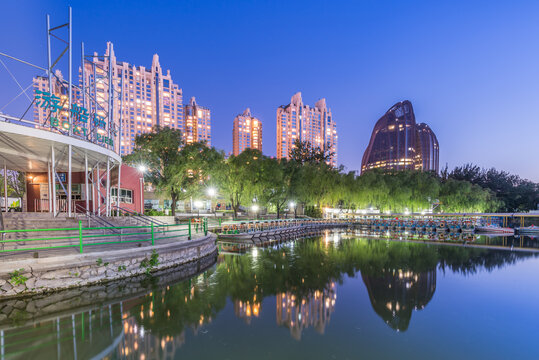 中国北京朝阳公园夜景