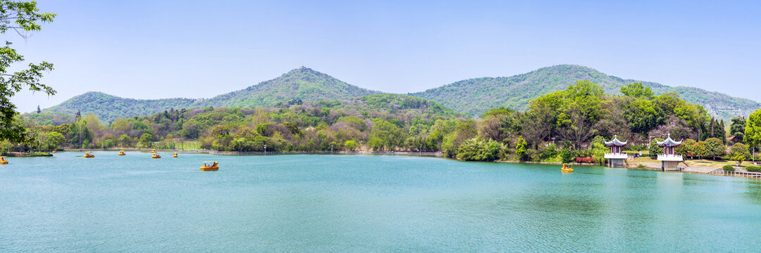 珍珠泉风景区镜山湖全景