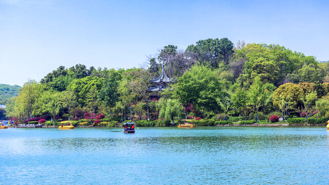 珍珠泉风景区镜山湖美景