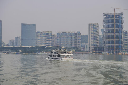 海上邮轮与厦鼓码头和建筑群