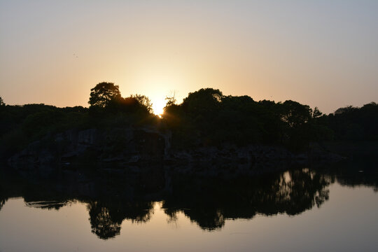 夕阳湖景