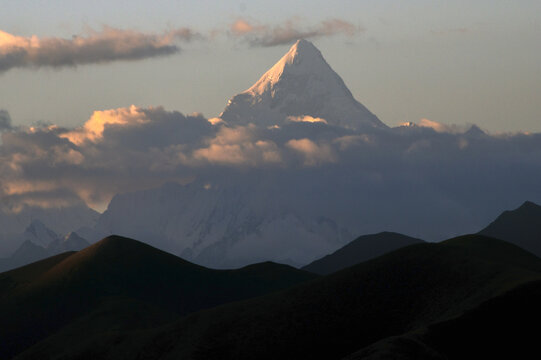 贡嘎山