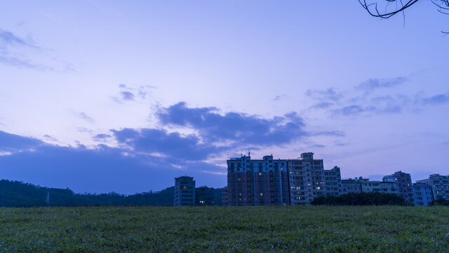 夜幕降临吓井一村