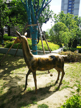 小鹿雕塑