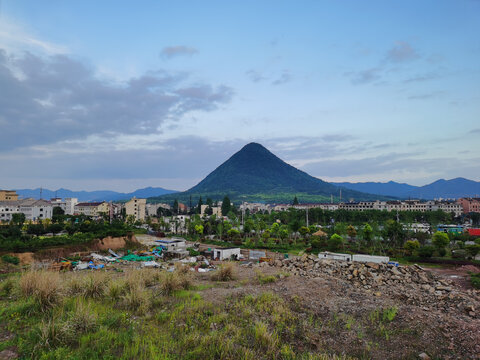 横店半傍山