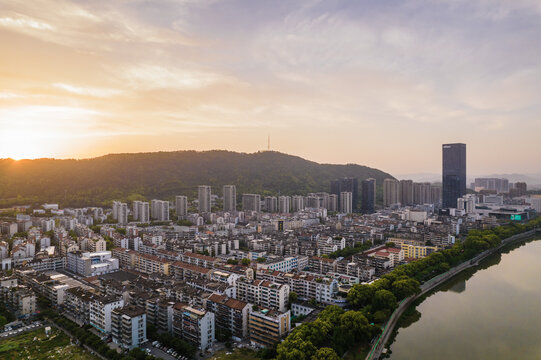 诸暨浦阳江两岸城市风光