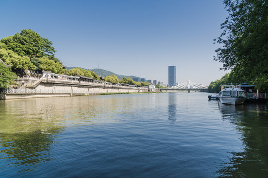 诸暨浦阳江两岸城市风光