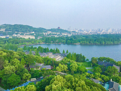 杭州雷峰塔俯瞰西湖