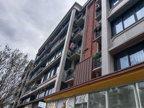 玉林老小区改造店招建筑外立面