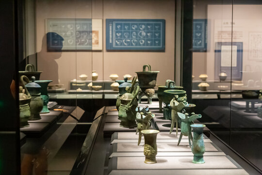 博物馆西周时期青铜器文物展品