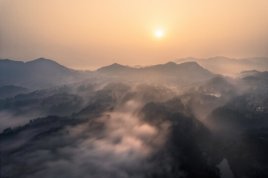 早晨的大山