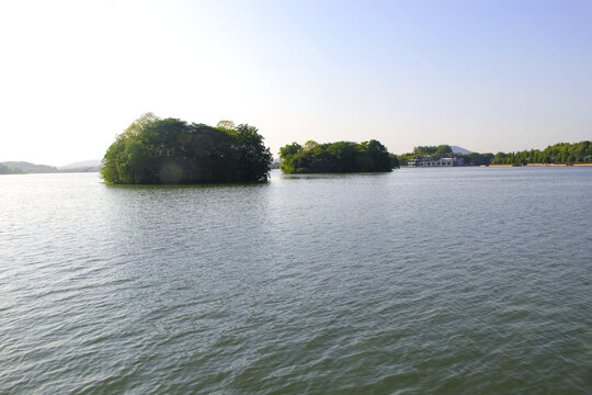 湖心绿岛