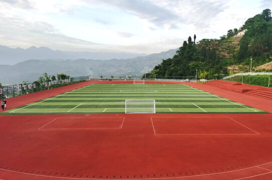 乡村学校的足球场