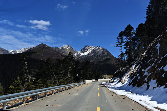 高原雪山