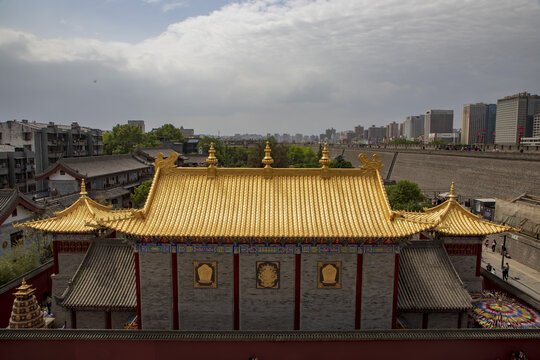 西安广仁寺金瓦殿