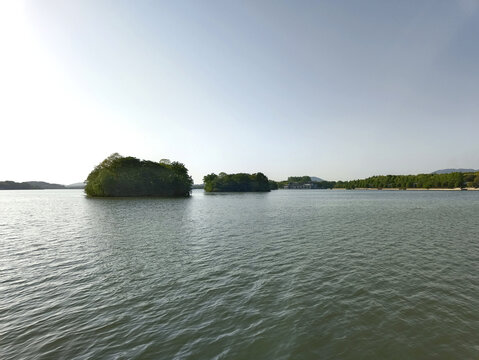 水岸湖心岛