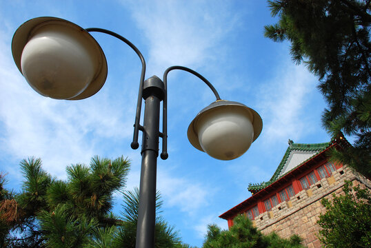 青岛水族馆和路灯