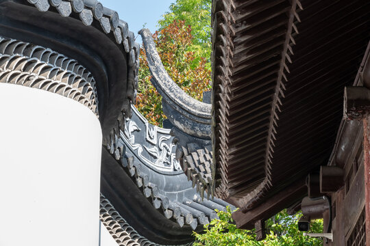中式古典建筑青瓦屋檐