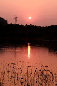 湖水夕阳