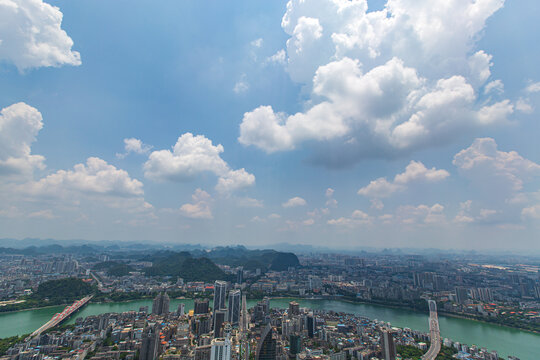 柳州城市上空