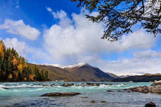 喀纳斯景区雪山湖光山色风景