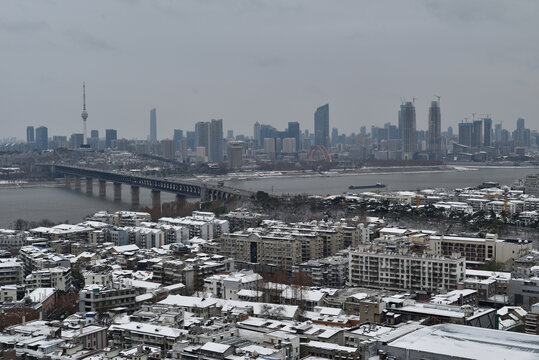 武汉长江大桥城市风光雪景