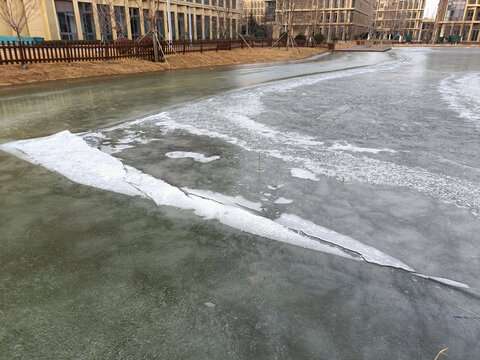 冰封的新立河