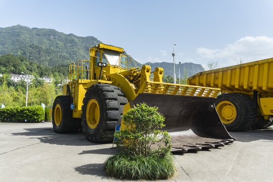 三峡大江截流工程车