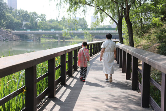 河道实木栈道