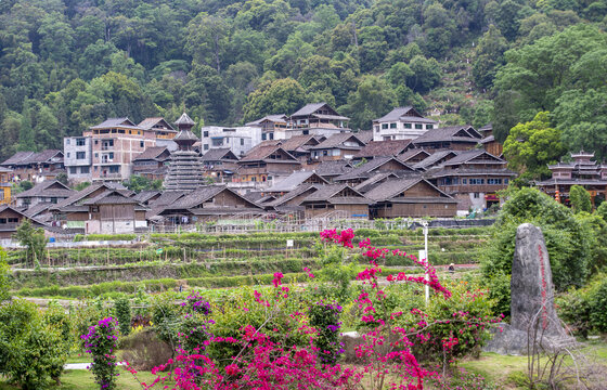 銮里侗寨