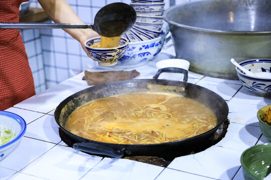 酸辣肚絲湯