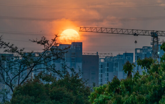 夕阳下的城市