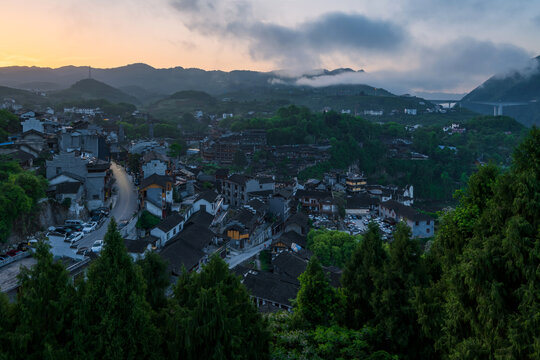 芙蓉镇的早晨