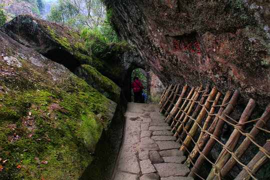 武夷山石洞