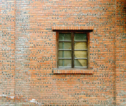 青砖墙窗户