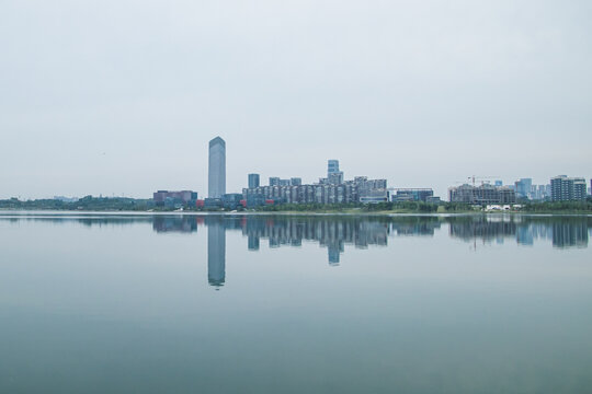 水面城市建筑倒影