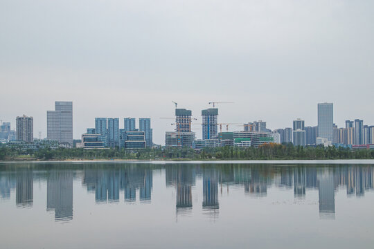 水面城市建筑倒影