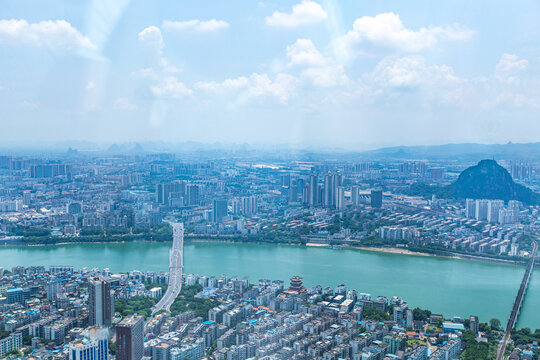 城市跨江大桥