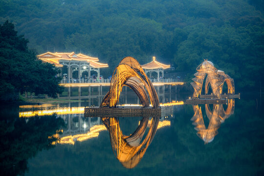 烟雨麓湖