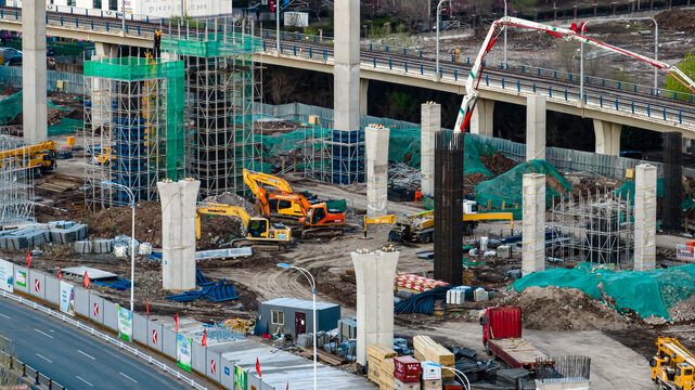 中国长春城区高速路建设场景