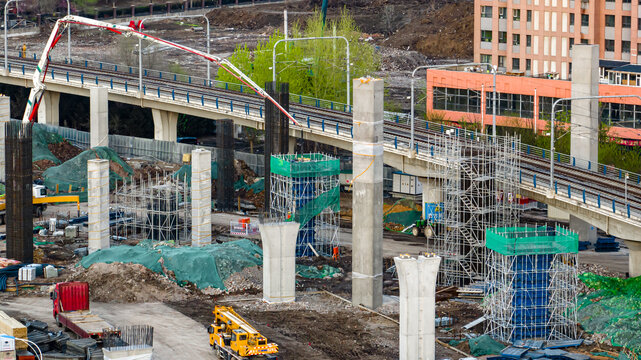 中国长春城区高速路建设场景