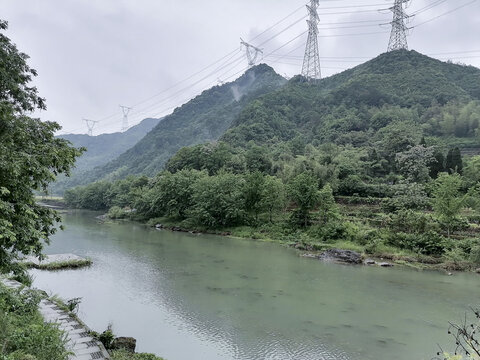 山水小河电塔