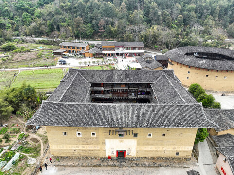 航拍福建土楼云水谣进土楼