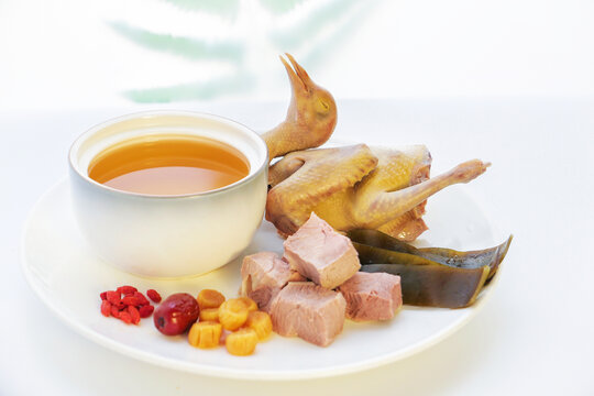 乳鴿瘦肉湯