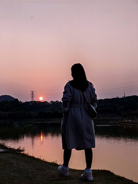 夕阳落日人物剪影